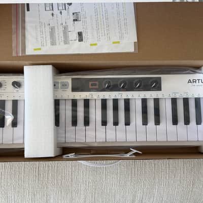 Arturia KeyStep 37 MIDI Controller 2021 - 2025 White image 1