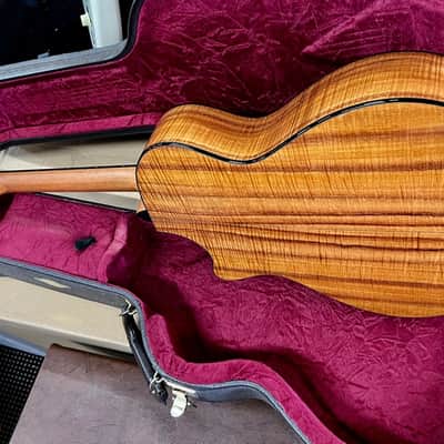 Taylor Spring Limited Edition Grand Concert Acoustic-Electric Guitar 2010 - Natural image 16