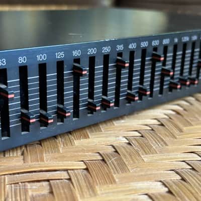 Yamaha  GQ1031 Graphic Equalizer 80’s image 3