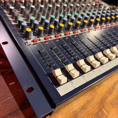 Soundcraft EPM12 12-Channel Mixer 2010s - Blue image 3