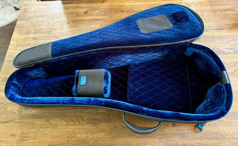 Reunion Blues Continental Voyager Les Paul Style Electric Guitar Case (RBCLP) image 1