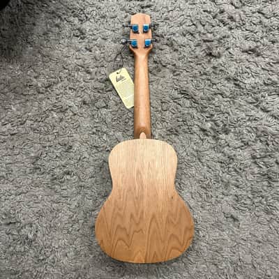 Laila UFG2311C CAT concert ukulele with cat engraving + cover image 5