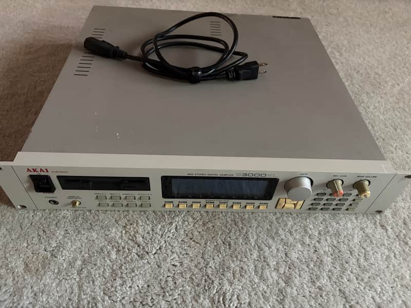Akai S3000XL MIDI Stereo Digital Sampler 1996 - White image 1