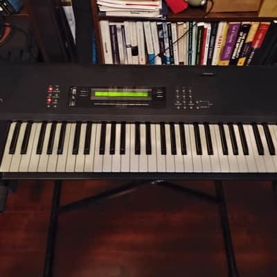 Korg M1 61-Key Synth Music Workstation 1990s - Black