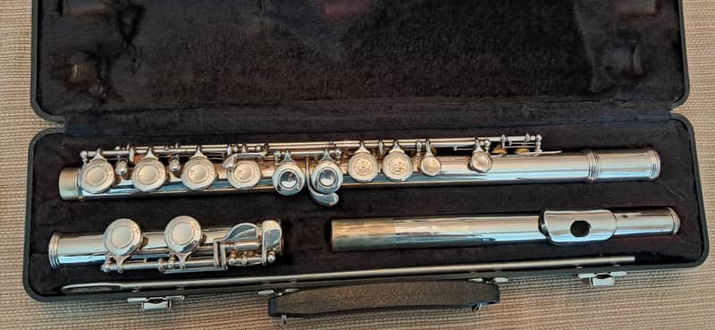 Armstrong 104 Student Model Closed-Hole Flute with C Foot, Offset G - Silver-Plated image 1