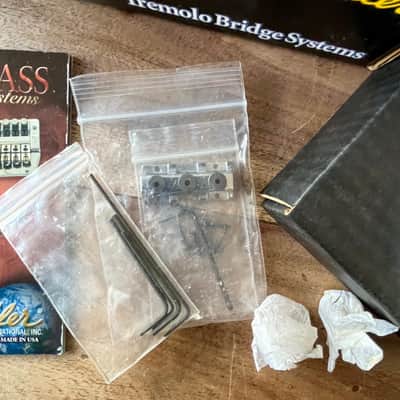 N.O.S Original 80’s Kahler 7200 Tremolo Bridge System + String Lock image 4