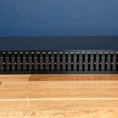 Buy used Yamaha GQ1031 1/3 Octave 31-Band Graphic EQ