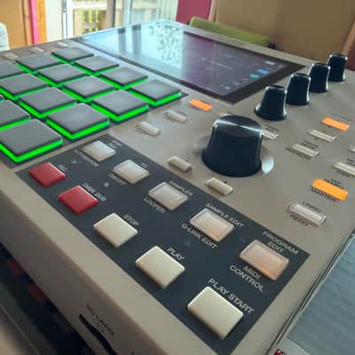 Akai MPC One Standalone MIDI Sequencer Retro Edition 2021 - Present - Grey image 3