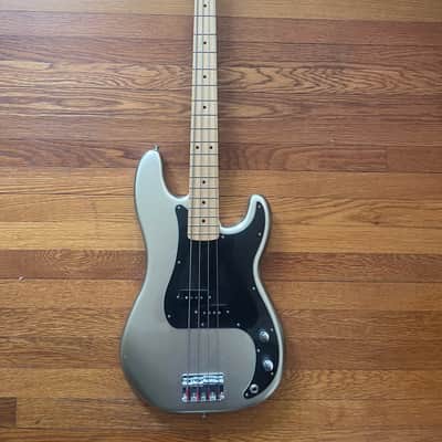 Fender Precision Bass 75th Anniversary 2023 -ish? - Metallic green image 2