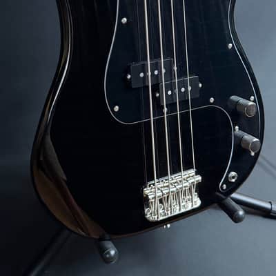 Squier Classic Vibe 70's Precision Bass 4-String Bass Guitar Gloss Black Finish (411) image 3
