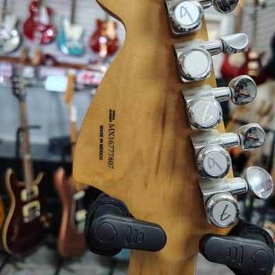 Fender Deluxe Stratocaster 2016 - Transparent Sapphire Blue image 9