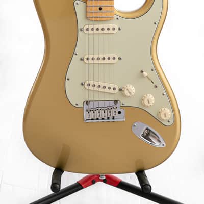 2009 Fender Custom Shop Deluxe Stratocaster in HLE Gold image 2