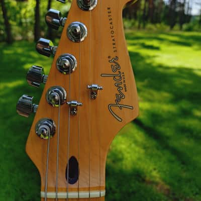 Fender Stratocaster 2003 - 3-Tone Sunburst / Maple Neck image 2