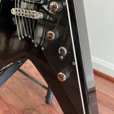 ESP LTD V300 2011 EMG 81/60 with ESP Hard Case image 5