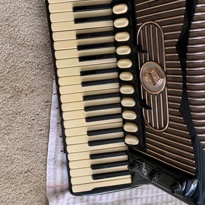 Hohner Gola ? 1950-1980 ? Gloss black image 3