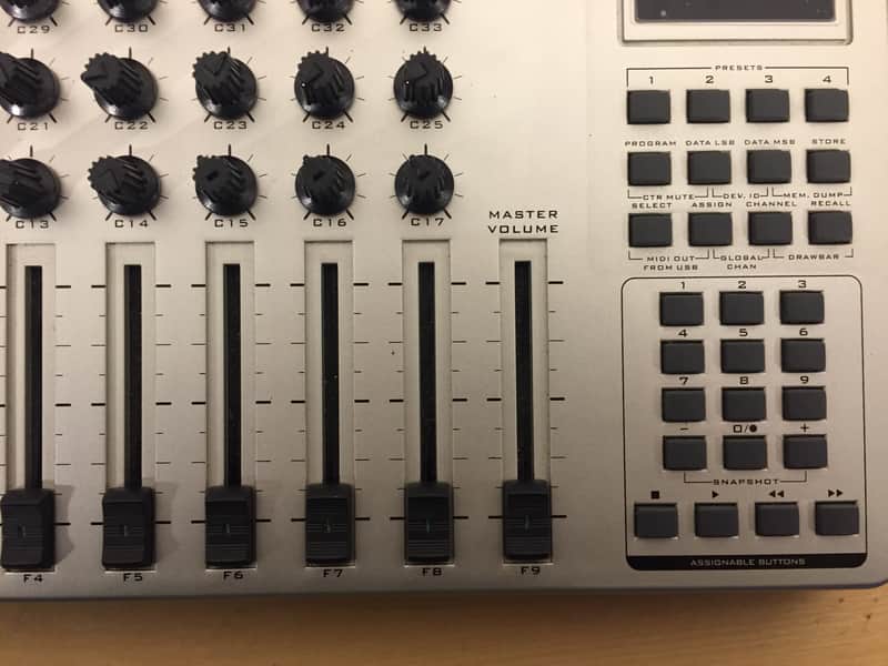 Evolution U-Control UC-33 Midi Controller + Overlays | Reverb