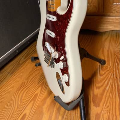 Fender Deluxe Roadhouse Stratocaster with Maple Fretboard 2008 - 2013 Arctic White image 6