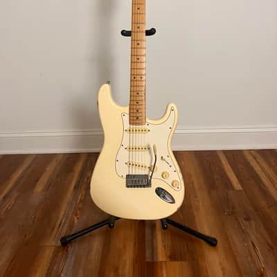 1995 Fender American Standard Stratocaster (w/ Eric Johnson signature pickups) - Arctic White image 2