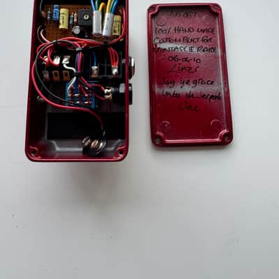 DAM Super Bee Red #67 (2010) – Early Serial – Rare Handbuilt Fuzz – Mint image 6