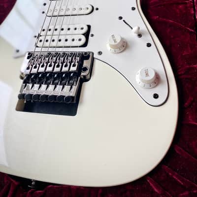 Ibanez UV7PWH Universe 1990 – First Year – Steve Vai – Collector Grade image 15