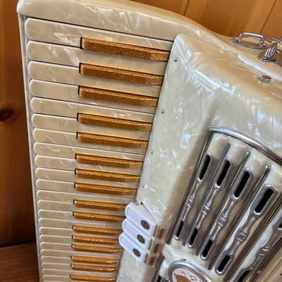 WHITE AND GOLD TITANO IDEAL PIANO ACCORDION image 6