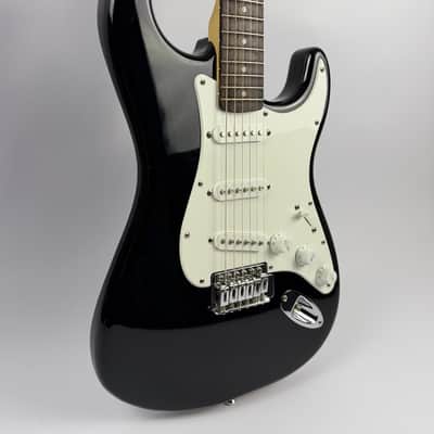 Squier Stratocaster Standard 2018 - Black Glossy White Pickguard image 9