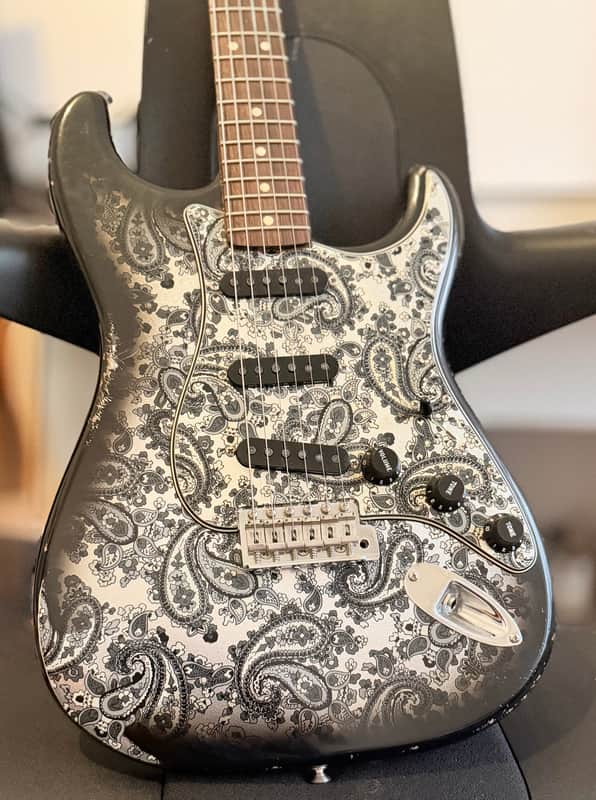 Fender Stratocaster relic 1963 - Black paisley image 1