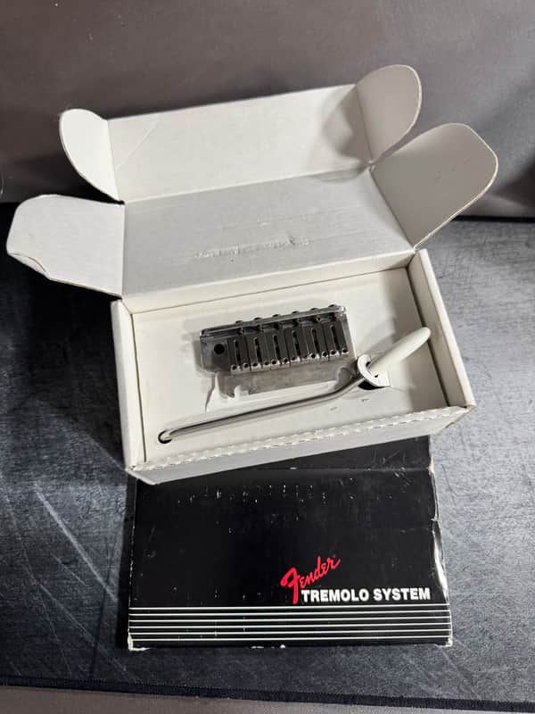 Fender 099-2050-000 American Series Stratocaster Tremolo Bridge Assembly 2010s - Chrome image 1