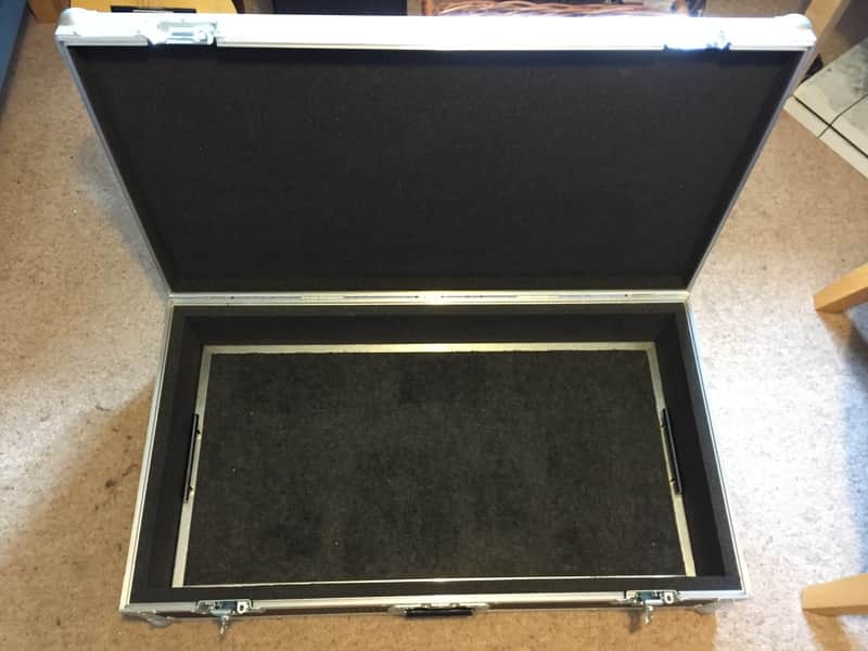 Castle Cases 800mm x 400mm Pro Pedalboard Flightcase image 1