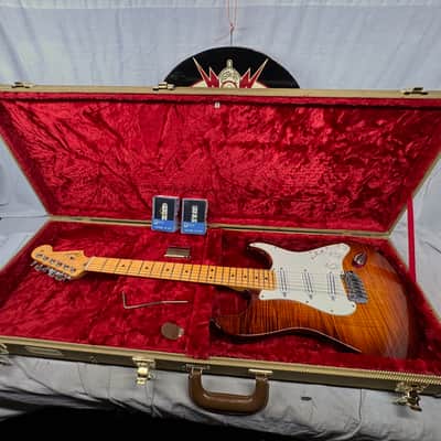 Fender USA Select Stratocaster Guitar with Road Runner Case 2012 - Dark Cherry Burst / Maple neck