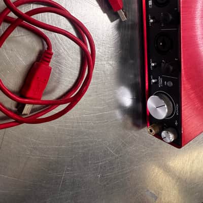 Focusrite Scarlett 2i4 2nd Gen USB Audio Interface 2016 - 2018 - Red / Black image 2