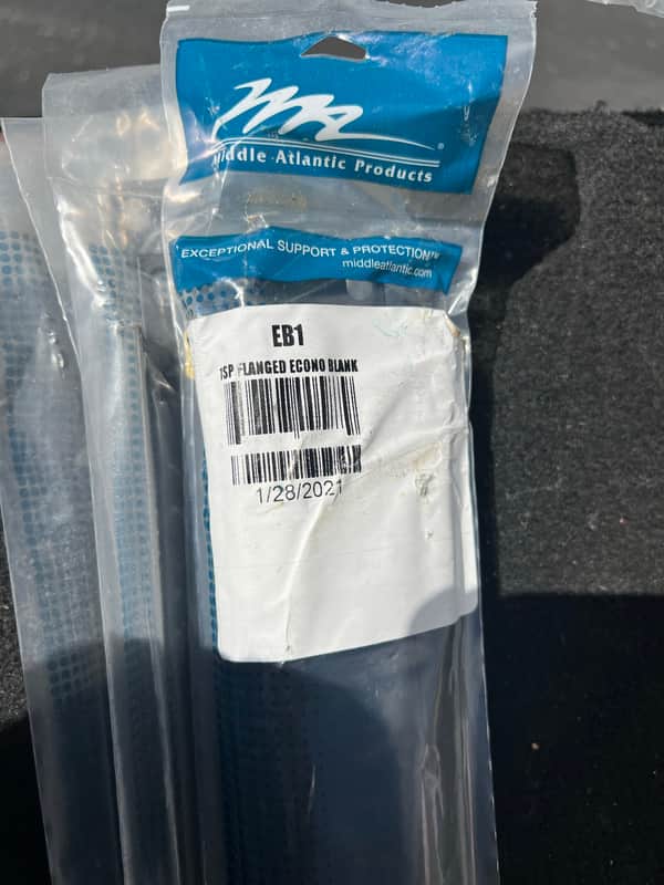 Middle Atlantic Products EB1 Series Flanged Blank Panel EB1 NEW image 1