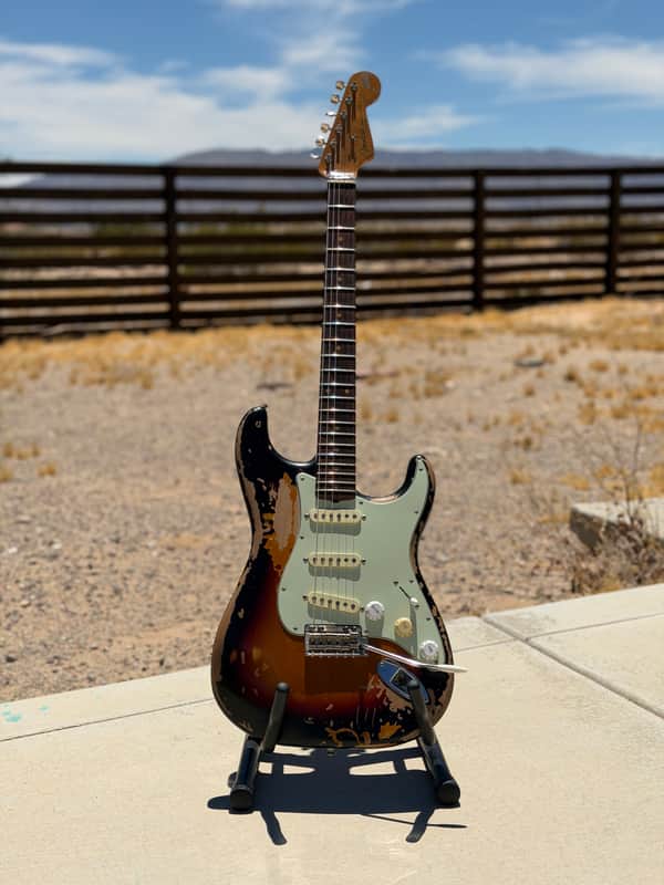 Fender Mike McCready Signature Stratocaster 2023 - Present - 3-Color Sunburst Relic image 1
