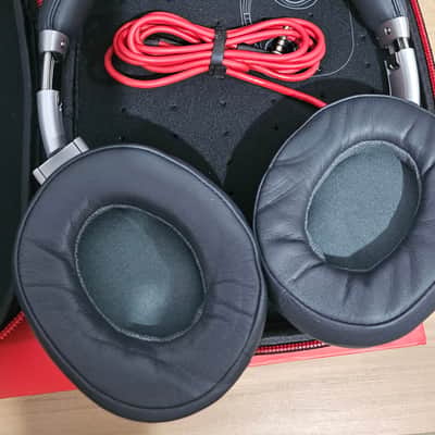 Beats by Dre Executive 2010-2025 - Silver/Red image 6