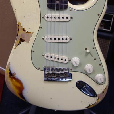 Fender '61 Strat Heavy Relic - Aged Vintage White over 3-Color Sunburst image 2