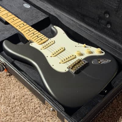Fender 2024 Limited Bone Tone ‘69 Stratocaster Journeyman Relic - Aged Charcoal Frost Metallic image 9