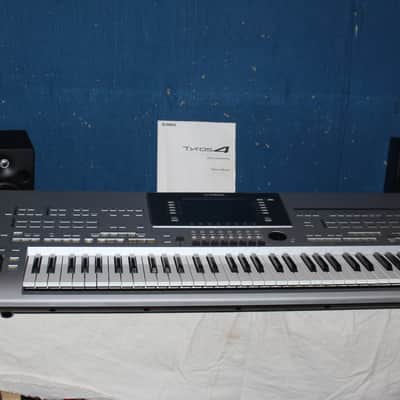 Yamaha Tyros 4 61-Key Electronic Keyboard Silver w/ Manual & Speakers