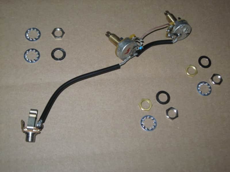 A+ 2010s Gibson control harness: 1 volume 500K audio long shaft pot + nut/washer, 1 tone 500K audio long shaft pot + nut/washer, wires, wire insulation, blue capacitor 0.022 uF, jack + nut/washer (NO switch, NO wires for connecting switch) image 1