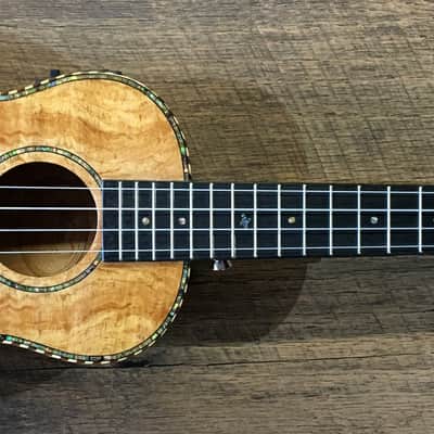 Lohanu LU-MAGE-T Natural Gloss Finish Acoustic-Electric Tenor Ukulele image 2