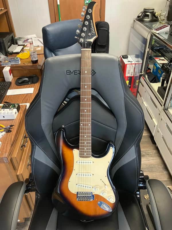 Silvertone SS15 Revolver Double Cut 2000s - Sunburst image 1