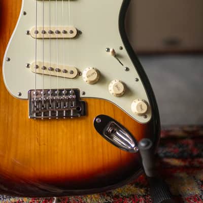 Fender Stratocaster 2015 - 3 color sunburst image 5