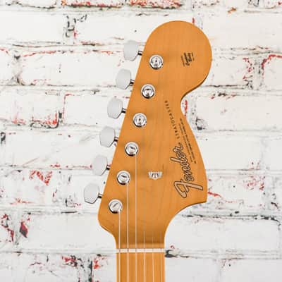 Fender - Vintera III Late '60s Stratocaster - Electric Guitar w/ Maple Fingerboard - Olympic White - w/ Deluxe Gigbag image 3