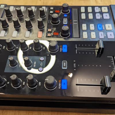 Native Instruments Traktor Z1 & X1 with Kontrol Stands image 3