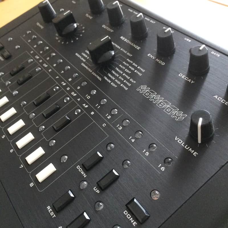 x0xb0x // xoxbox // Roland TB-303 clone // 100% analogue acid