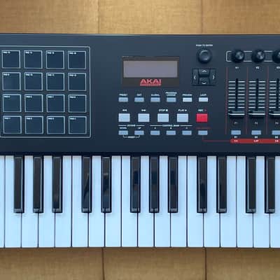 Akai MPK261 comes in Original Box, like new