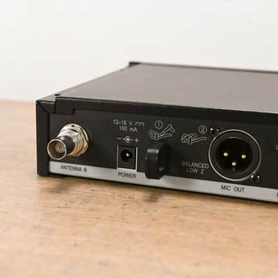 Shure SLX4 Wireless Receiver - L4 Band: 638-662 MHz (NO POWER SUPPLY) CG0132R image 7