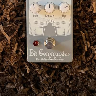 EarthQuaker Devices Bit Commander Analog Octave Synth V2 2017 - Present - Gray / White Print image 1