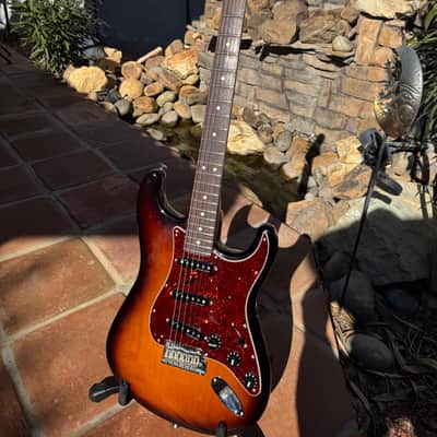 tobacco burst strat black pickguard Straturday Shootout ensures stable intonation New black pick guard for