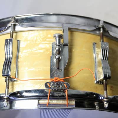 Immagine LUDWIG 1965 JAZZ FESTIVAL No. 908P 14x5 White Marine Pearl Radick Snare Drum [228504] (08/03) - 6