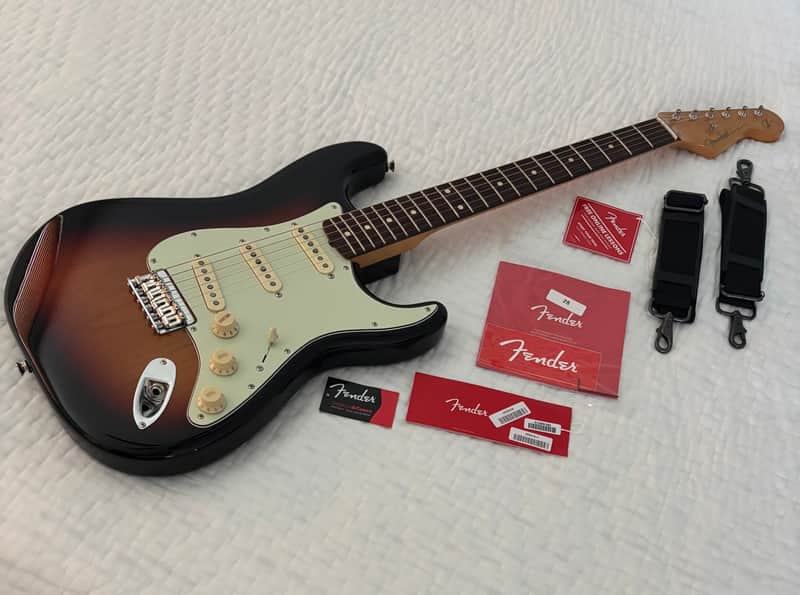 Fender Robert Cray Artist Series Signature Stratocaster 2003 - Present - 3-Color Sunburst